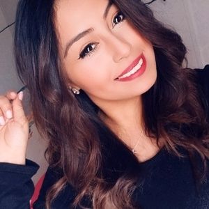 Meet your Posher, Dominique